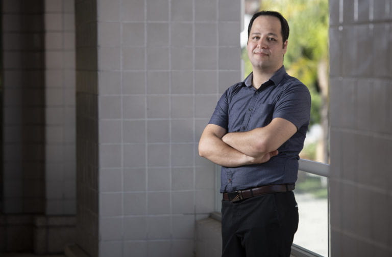 A new artificial colon developed in the laboratory of Rahim Esfandyar-pour, UC Irvine assistant professor of electrical engineering and computer science, can mimic realistic cell behavior during cancer therapy evaluations. “And because our model more closely reproduces human colon biology, it could potentially be used to screen drugs or test treatments in a way that better predicts patient responses than animal models or simple cell cultures,” he says. Steve Zylius / UC Irvine