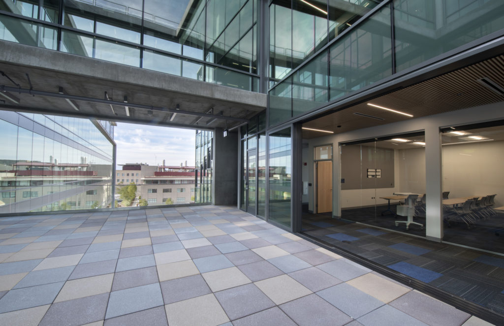 On the fourth floor of the ISEB, large sliding-glass dividers can be opened to create flow between symposium rooms and an outdoor event venue. The design encourages connections between building occupants. Steve Zylius / UCI