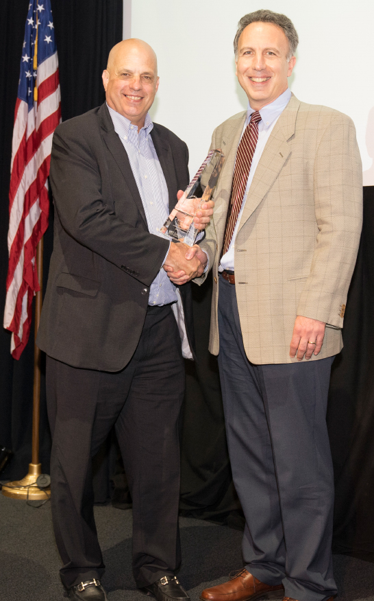 Dean Marios Papaefthymiou and ICS Ingenuity Award winner Vince Steckler ’80.