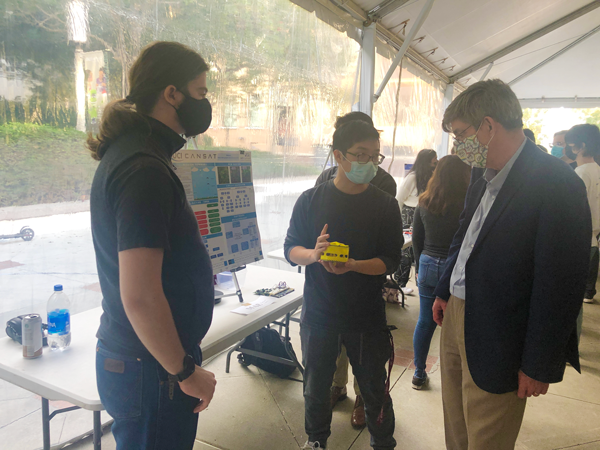 John Sarrao, deputy director for science, technology and engineering at LANL, speaks to students showcasing their senior design project at the the Samueli School’s Fall Design Review.