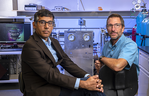 ¬¬ M.J. Abdolhosseini Qomi (left) and Russell Detwiler, both associate professors of civil and environmental engineering, are co-principal investigators for the new Center for Understanding Subsurface Signals and Permeability. Steve Zylius / UCI