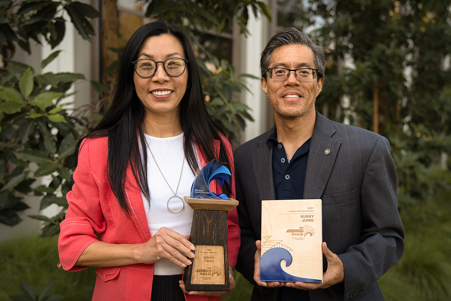 2021 Innovator of the Year winner UCI Professor Sunny Jiang stands with Alvin Viray, UCI Beall Applied Innovation senior licensing officer.