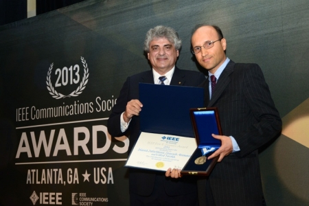 Hamid Jafarkhani (right) receives IEEE Sumner Award