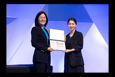 Xizheng Wang (right) at ARPA-E award ceremony