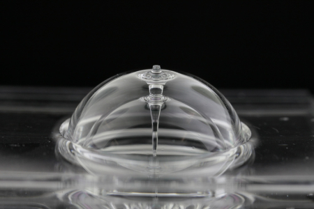 A fused quart dual-shell prototype. The two-layer shell structure was co-fabricated using micro-glassblowing. 