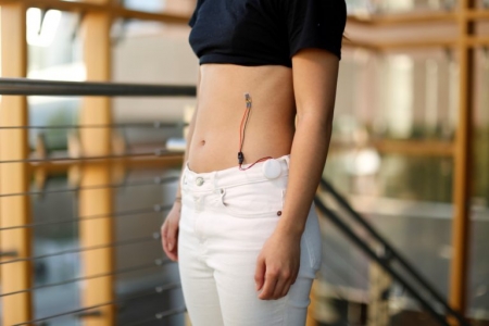 The paired sensors — one placed between the ninth and 10th ribs and the other on the abdomen — track the rate and volume of the wearer’s respiration by measuring the local strain on the application areas. Josh Kim / UCI