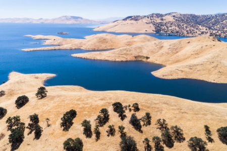 The water level of the San Luis Reservoir in California’s Merced County fluctuates in wet and dry years. UCI research gives resource managers a new tool for predicting winter rainfall months in advance. Amir AghaKouchak / UCI