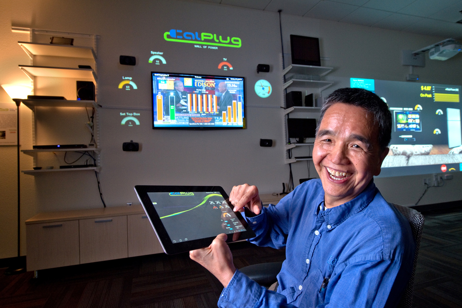 G.P. Li at CalPlug at CalIT2 (Photo: Steve Zylius/UCI)